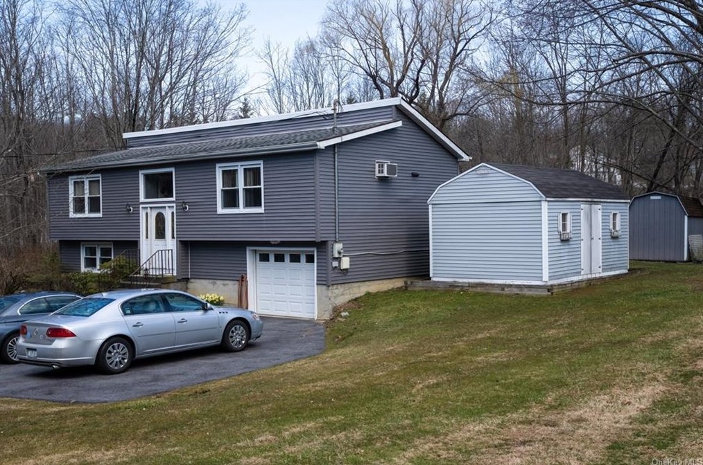 160 Barrett Hill Rd, Kent Lakes, NY 10512