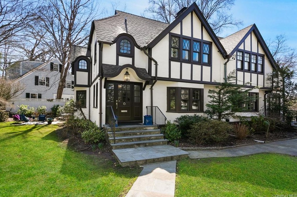 2 Woodland Ave, Yonkers, NY 10708-3209