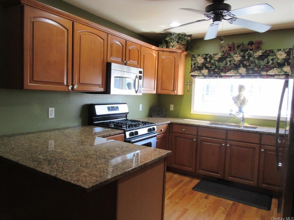 1015 Ethan Allen Dr, Newburgh, NY 12553-5001