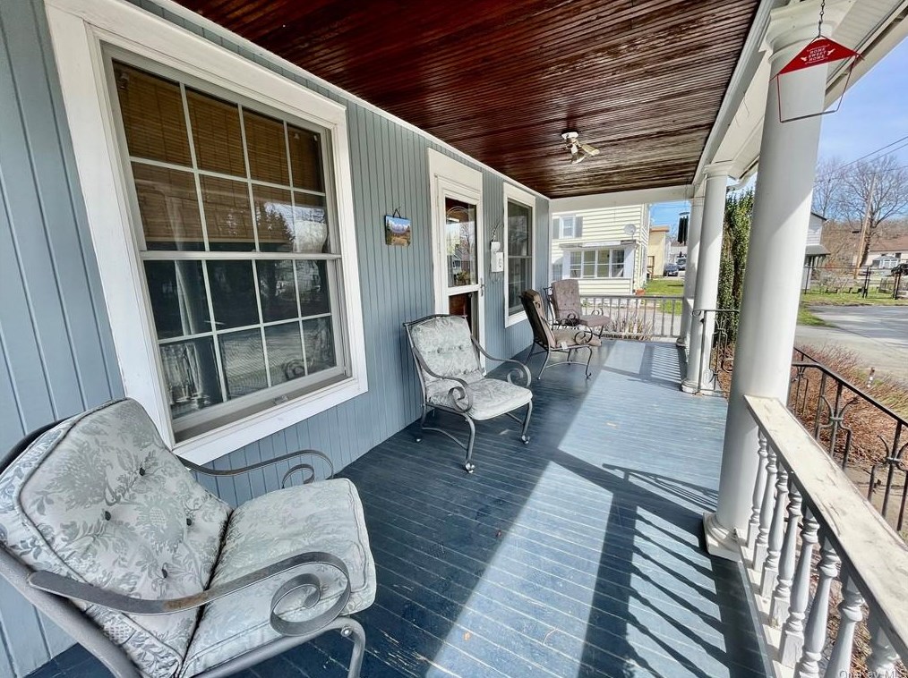 32 Prospect St, Port Jervis, NY 12771-1727