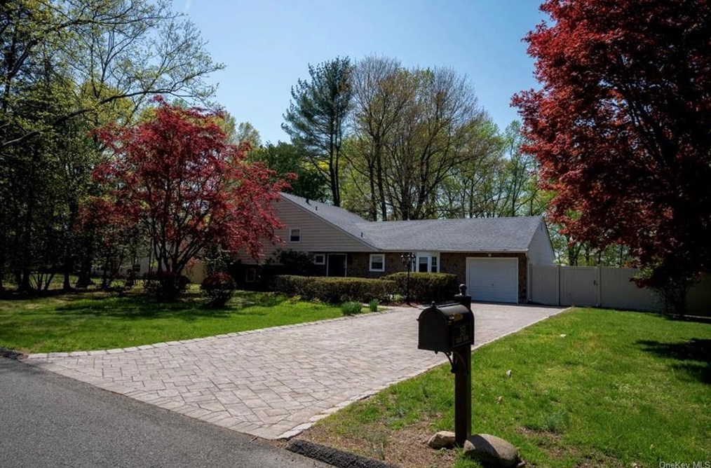 351 Fulle Dr, Valley Cottage, NY 10989