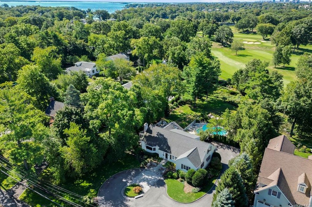 555 Orienta Ave, Mamaroneck NY  10543-4318 exterior