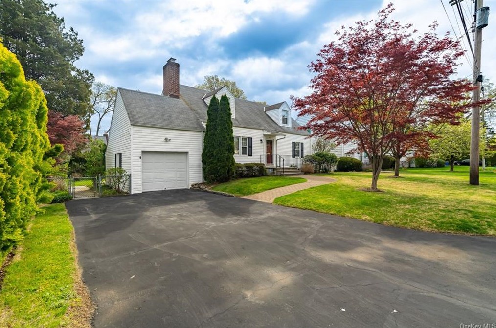 43 Poe St, Hartsdale, NY 10530