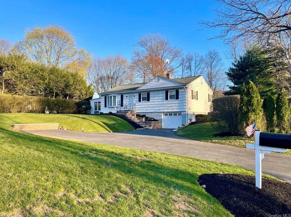 68 Oldert Dr, Chestnut Ridge, NY 10965