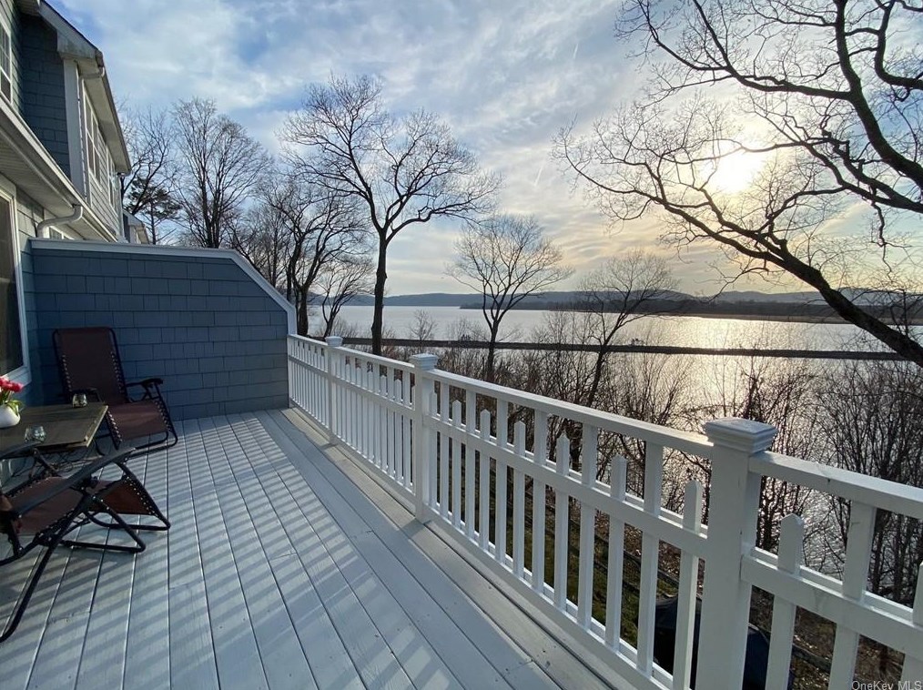 89 Mystic Dr, Crotonville, NY 10562