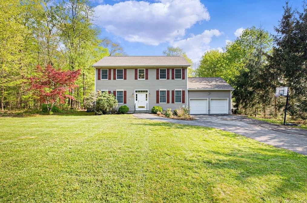 52 School St, Cortlandt Manor, NY 10567-1002
