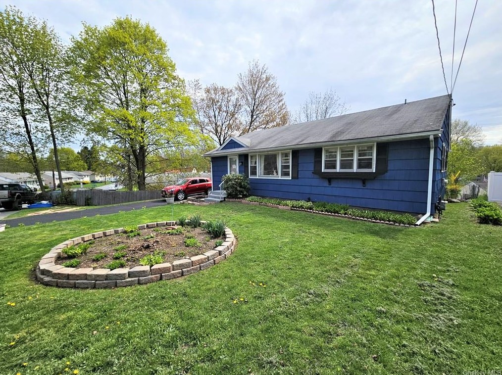 28 Sherman Dr, Newburgh, NY 12550