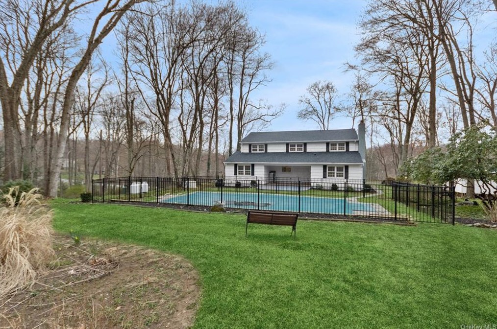 8 Lalli Dr, Katonah NY  10536-3132 exterior