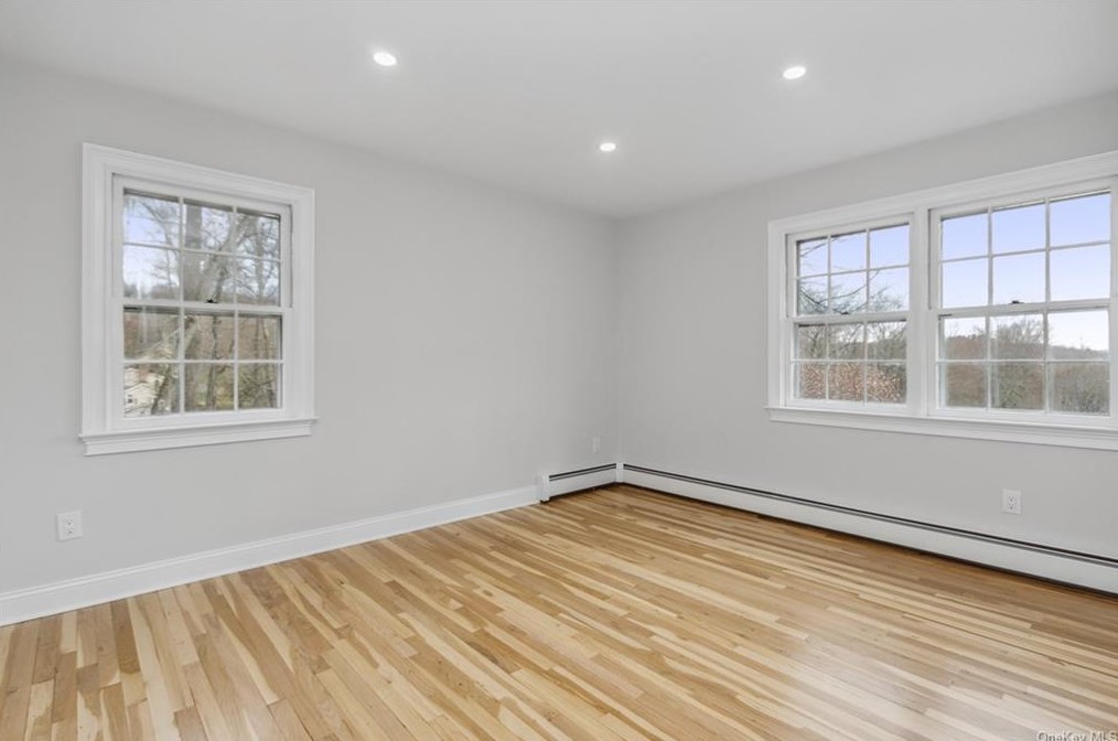 8 Lalli Dr, Katonah NY  10536-3132 exterior