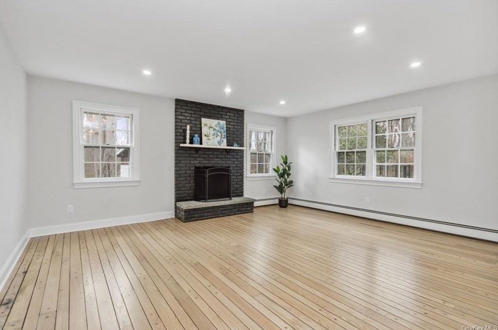 8 Lalli Dr, Katonah NY  10536-3132 exterior
