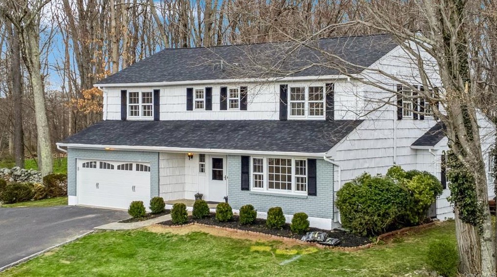 8 Lalli Dr, Katonah, NY 10536