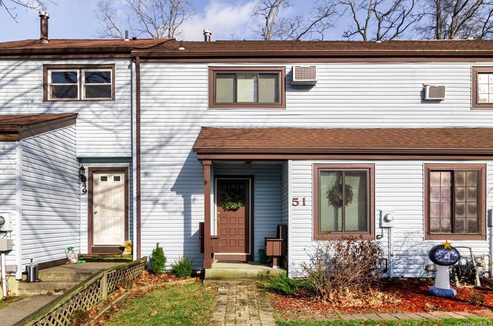 51 Sycamore Dr, Beacon, NY 12508-3929
