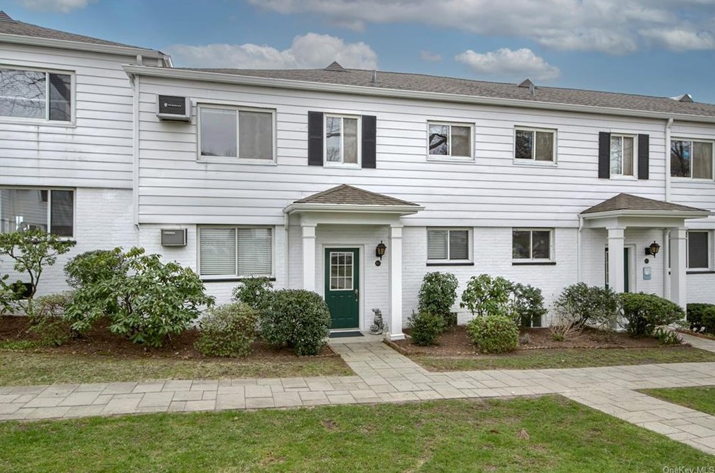 107 Fenimore Rd, Mamaroneck, NY 10543-3502