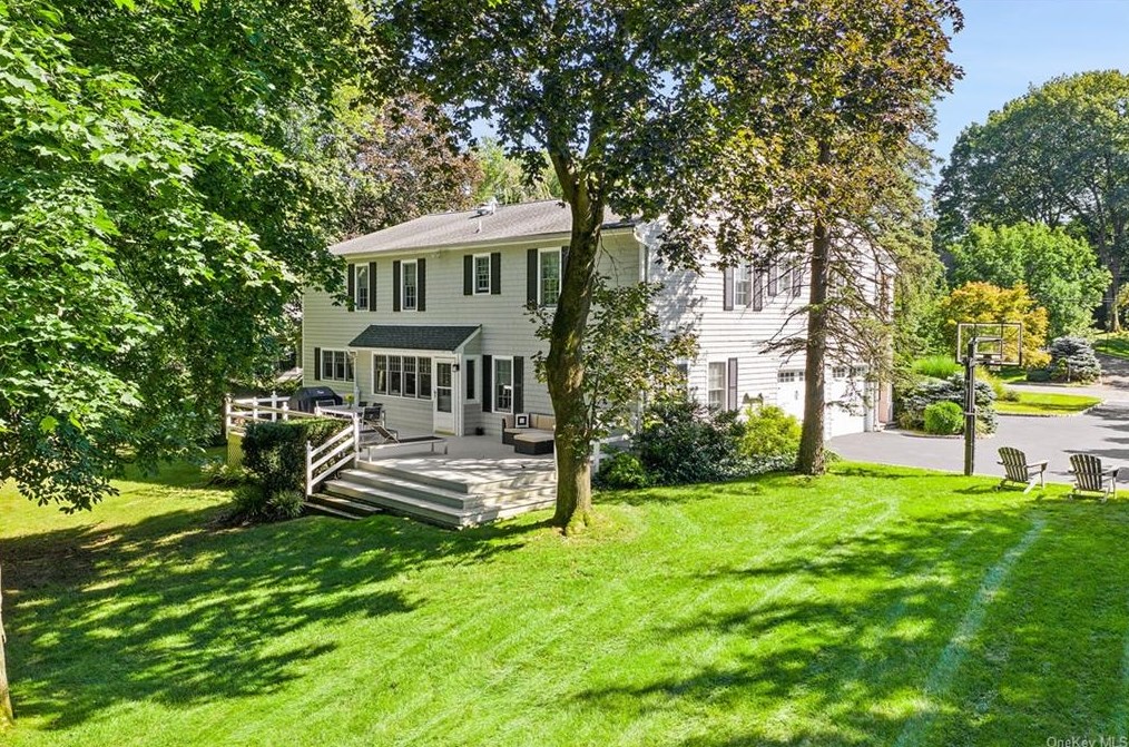 37 Country Ridge Cir, Rye Brook, NY 10573