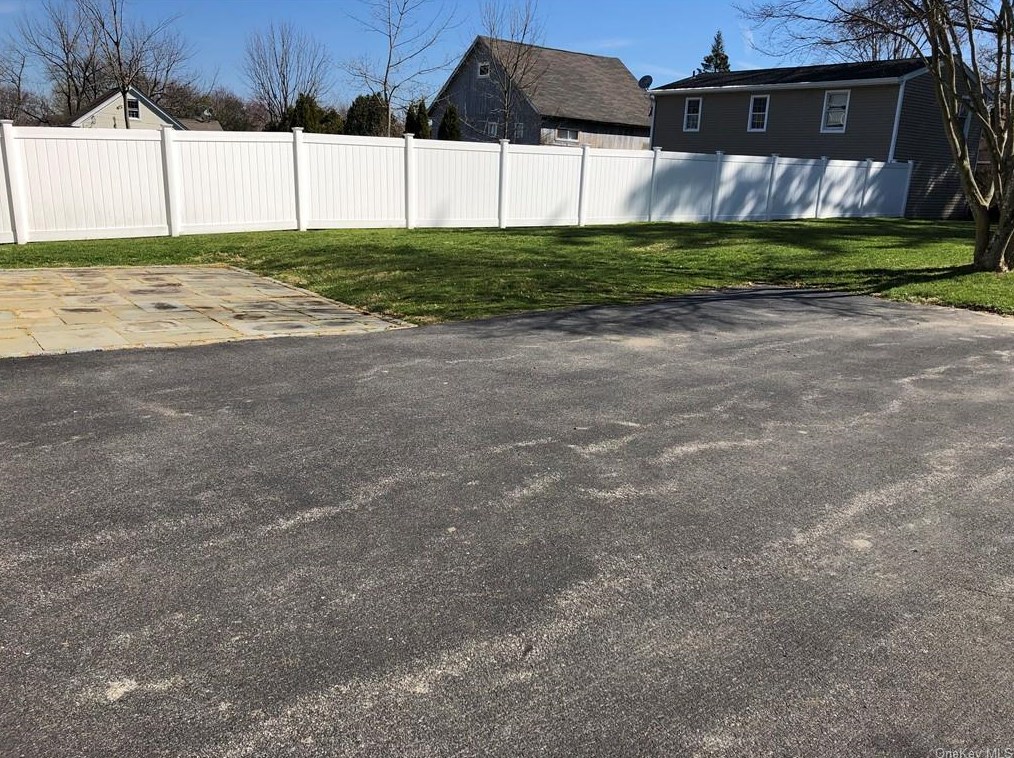 1900 Maple Ct, Yorktown Hgts, NY 10598