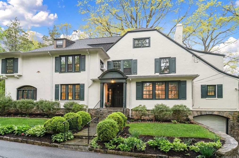 24 Roxbury Rd, Scarsdale, NY 10583