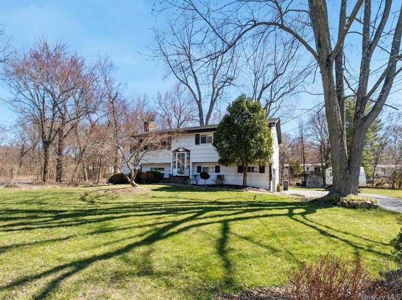 72 Southgate Dr, Chestnut Ridge, NY 10977-2019