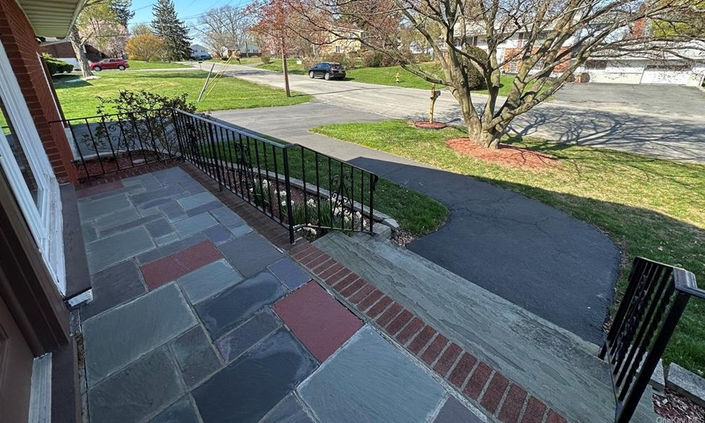 33 Oxford Rd, Newburgh, NY 12553-6128