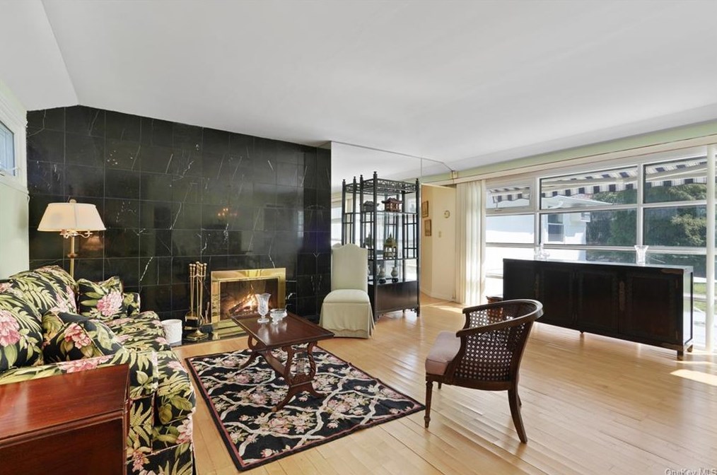76 Juana St, Yonkers, NY 10707-1021