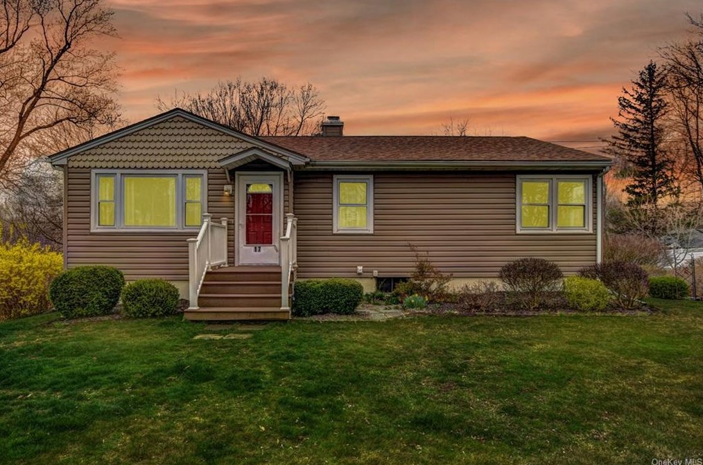 17 Freeland St, Monroe, NY 10950-4103