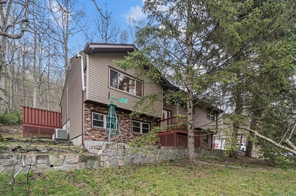 195 Canopus Hollow Rd, Tompkins Corners, NY 10579
