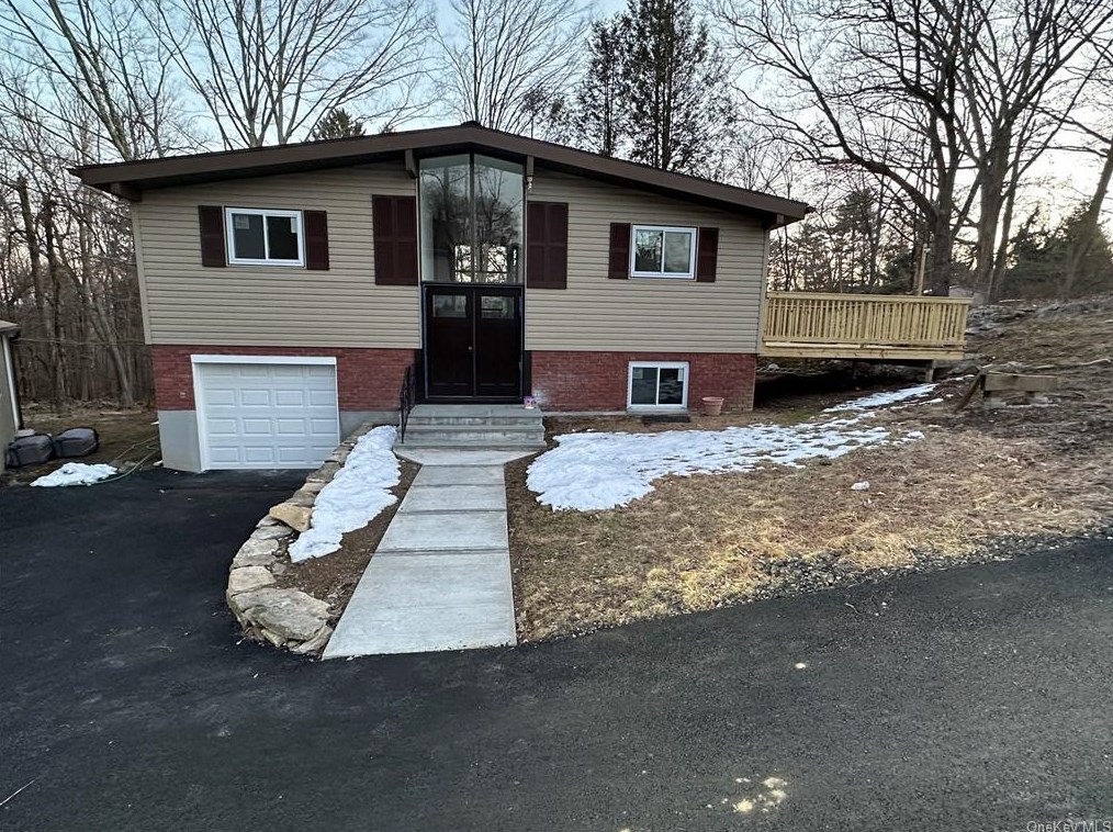 76 Kent Shore Dr, Kent Lakes, NY 10512-3050