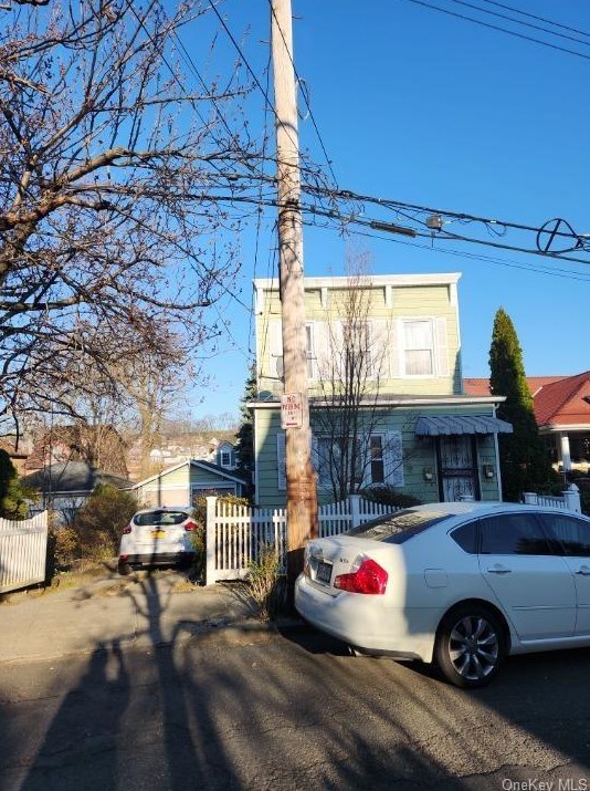 185 First St, Yonkers NY 10704-4308 exterior