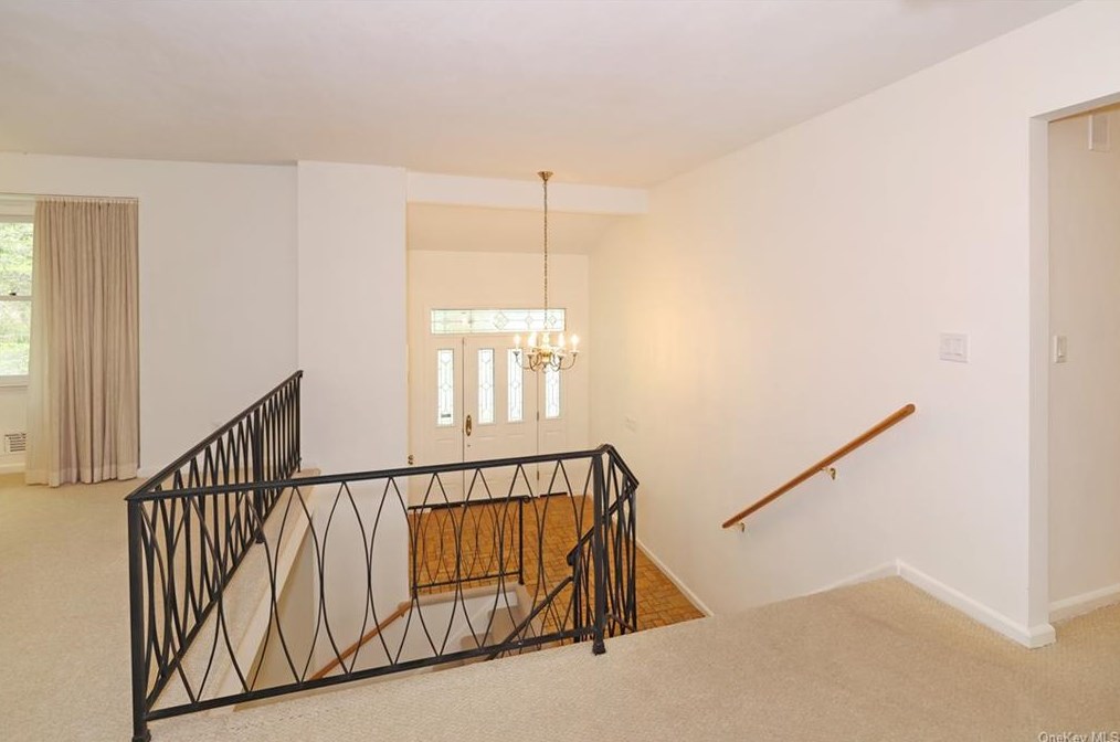 145 Vaneck Dr, New Rochelle, NY 10804