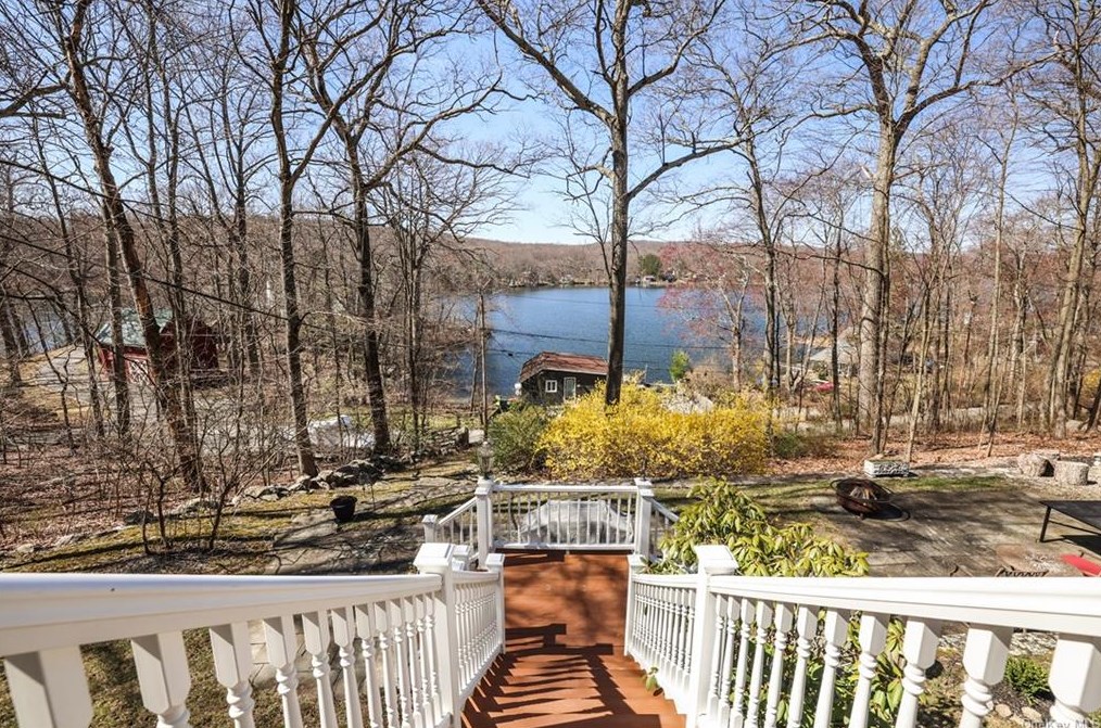 53 Shawnee Rd, Tompkins Corners, NY 10579