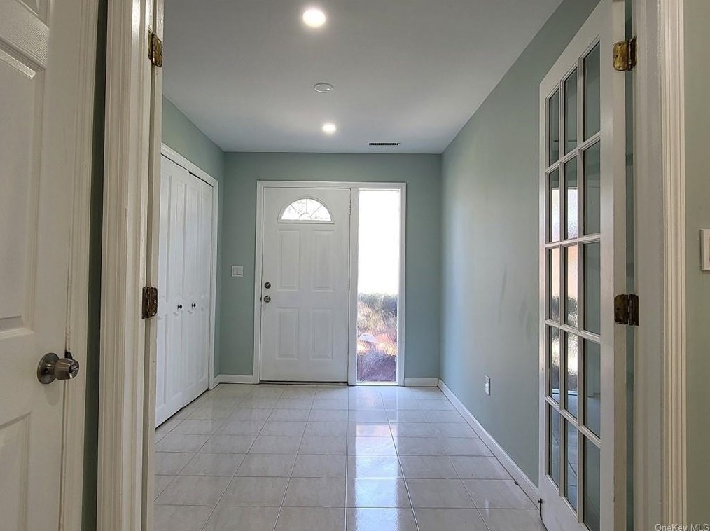 7 Clarendon Pl, Scarsdale, NY 10583-2417
