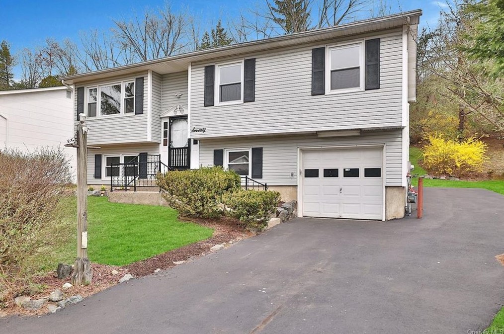 70 Lincoln St, Sloatsburg, NY 10974