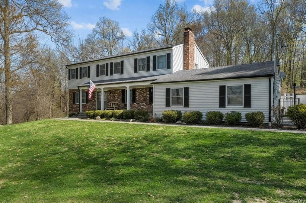 118 Dean Hill Rd, Newburgh, NY 12553-8909