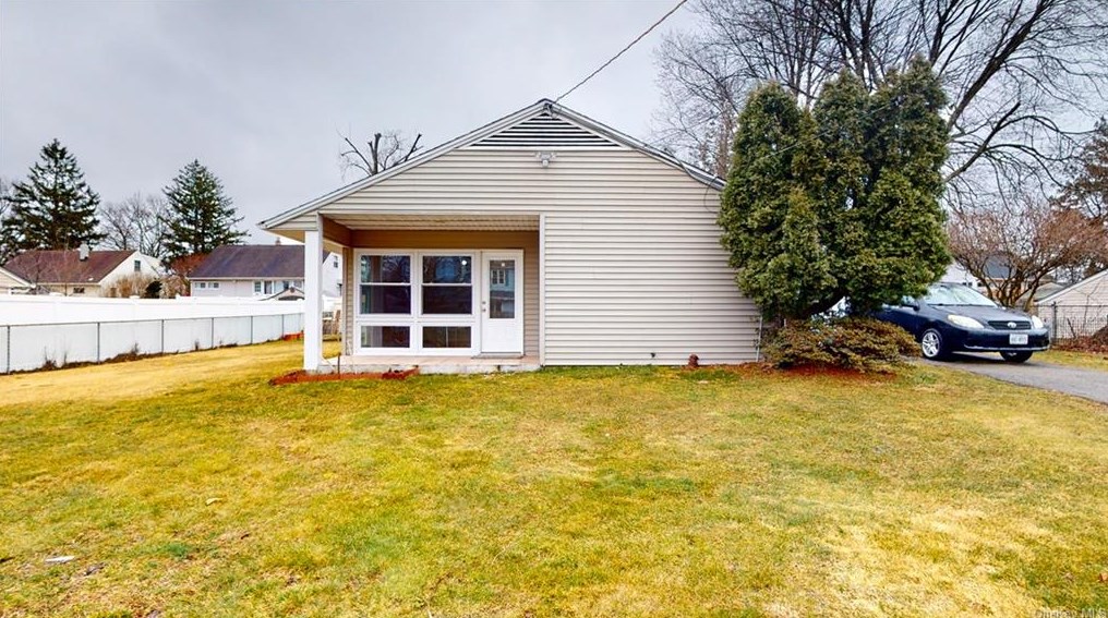 6 Manitou Trl, White Plains, NY 10603