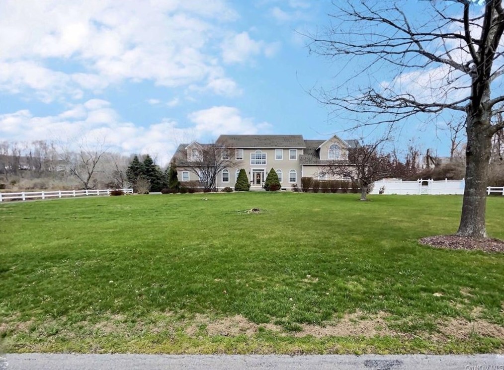 18 Burts Path, East Fishkill, NY 12533