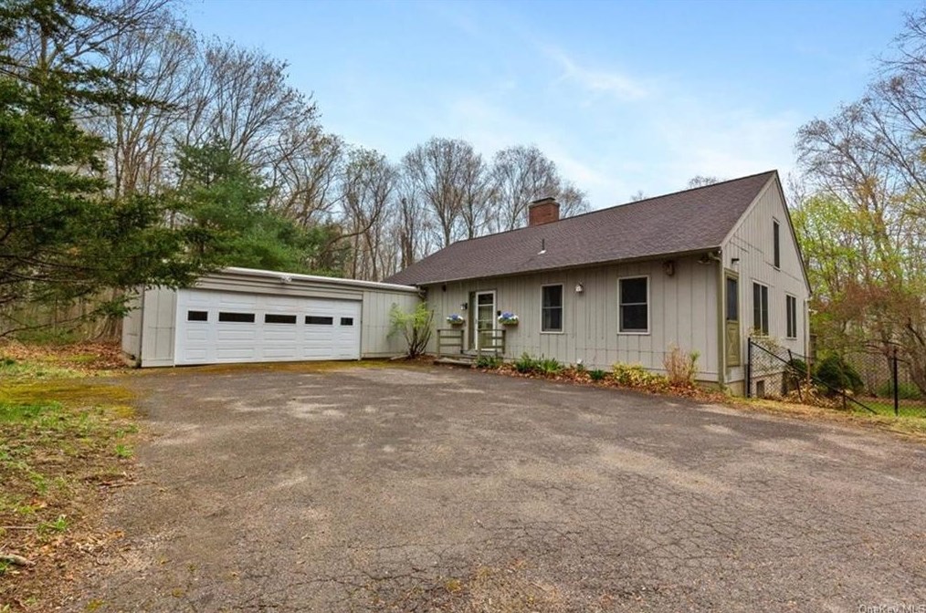 21 Deerfield Rd, Scotts Corners, NY 10576