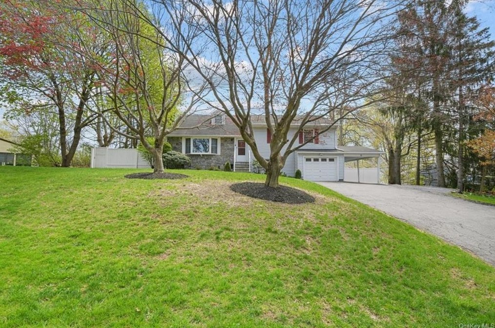 10 Lakeview Dr, Mahopac, NY 10541