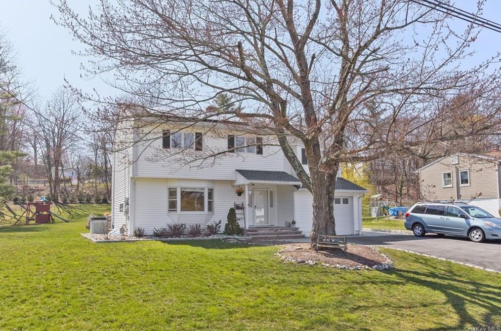 159 Violet Dr, Chestnut Ridge, NY 10965-1212