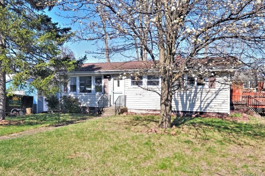 5 Marshall Dr, Newburgh, NY 12553-5213