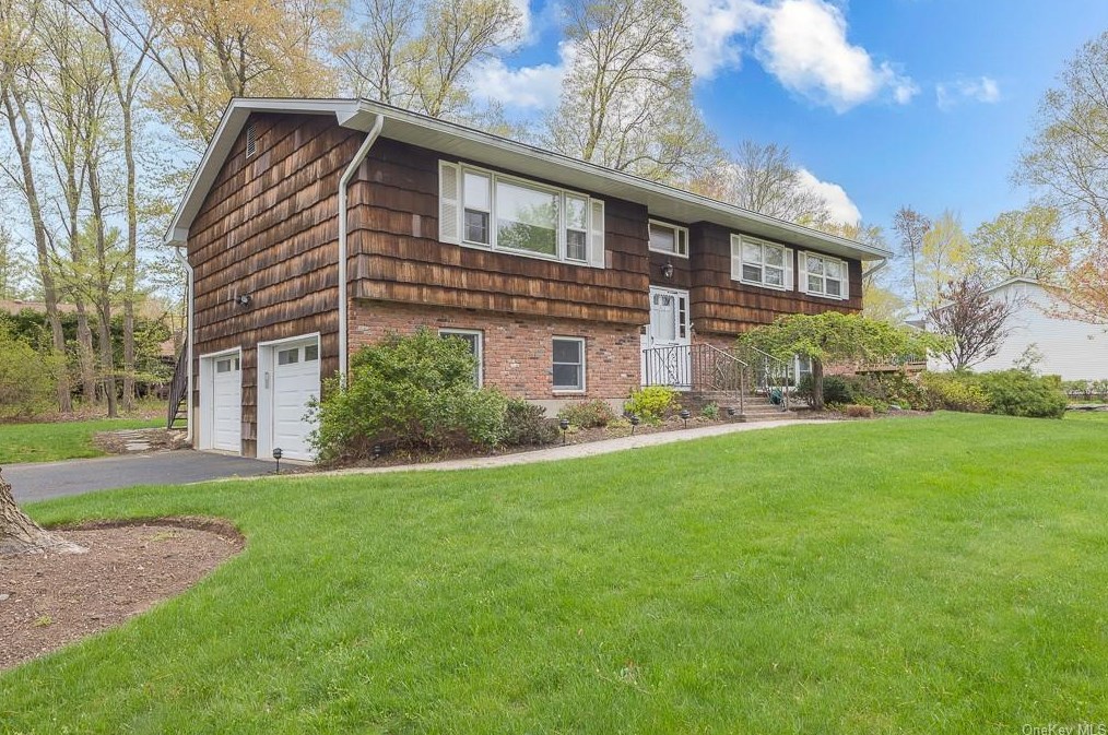 5 Clay St, New City, NY 10956-7011