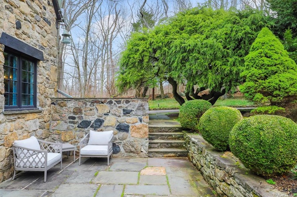 109 Mayapple Rd, Stamford, CT 06903