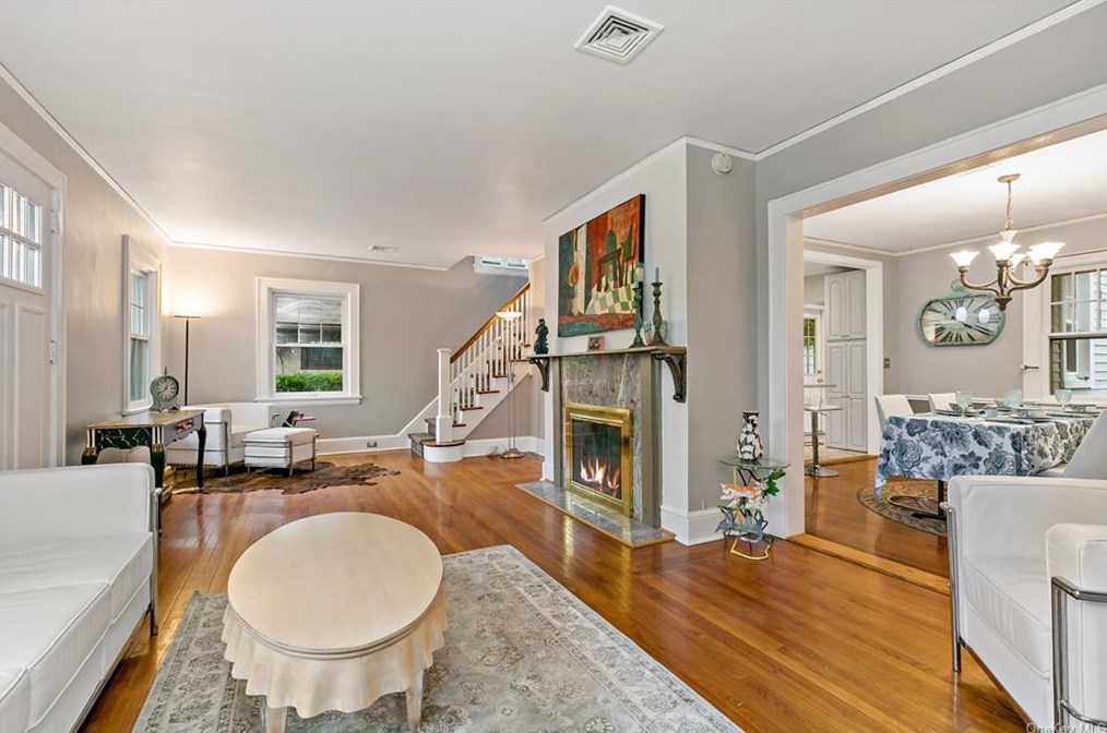 196 Dante Ave, Yonkers, NY 10707-3015