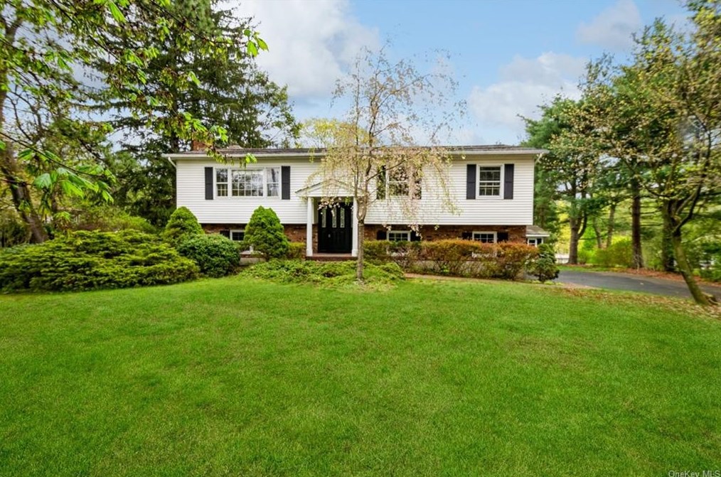 57 Clarkstown Rd, New City NY  10956-1226 exterior