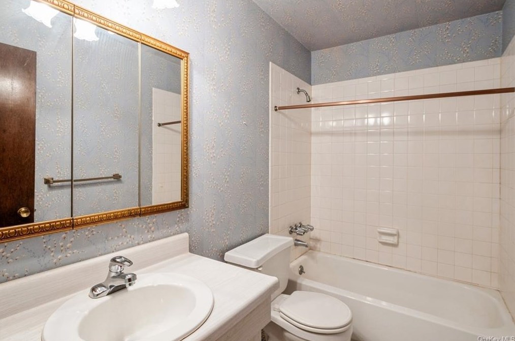 57 Clarkstown Rd, New City NY  10956-1226 exterior