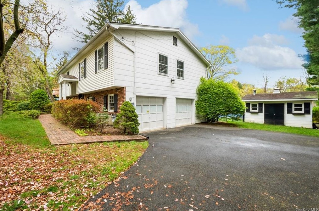 57 Clarkstown Rd, New City NY  10956-1226 exterior