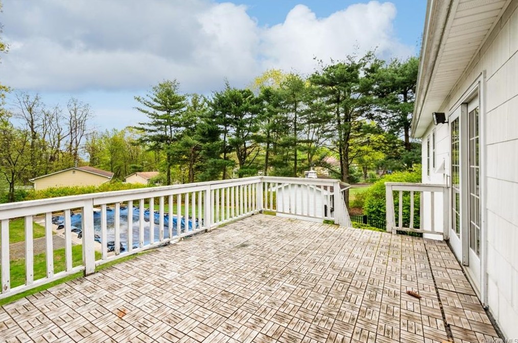 57 Clarkstown Rd, New City NY  10956-1226 exterior