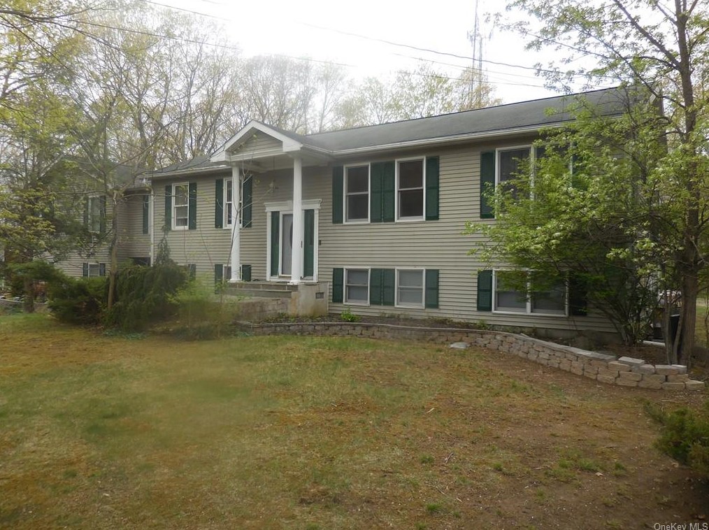 50 Heinsman Ln, Wallkill, NY 12589
