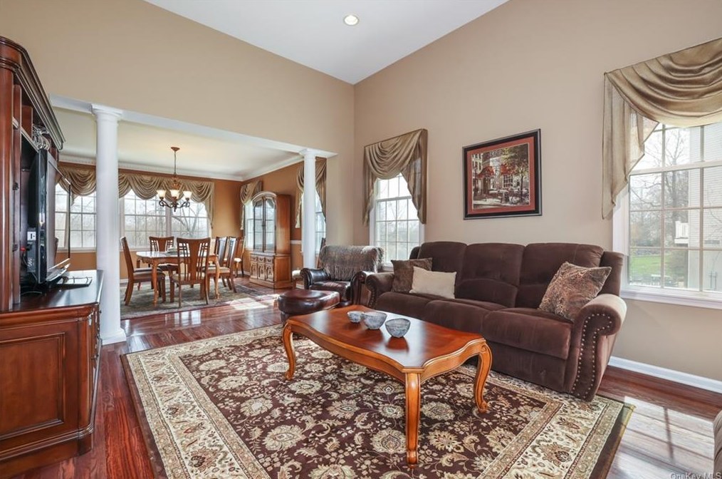 18 Hynard Pl, Baldwin Place, NY 10505