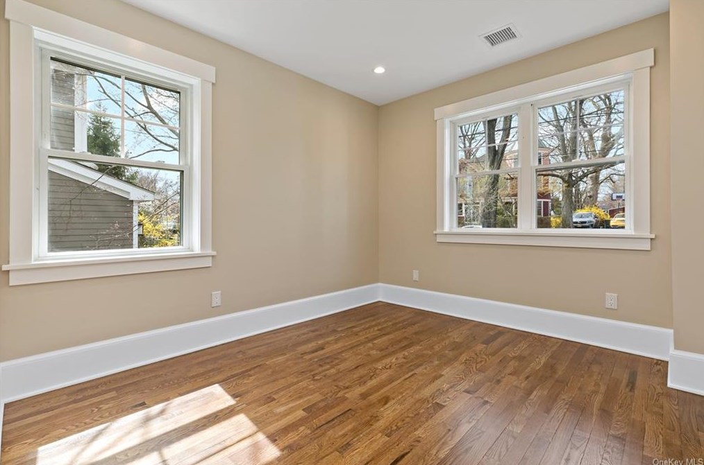 68 Grand St, Croton On Hudson NY  10520-2518 exterior