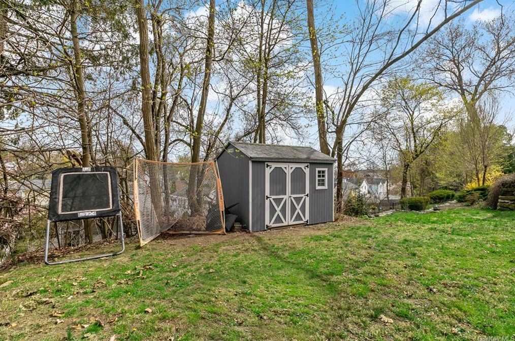 68 Grand St, Croton On Hudson NY  10520-2518 exterior