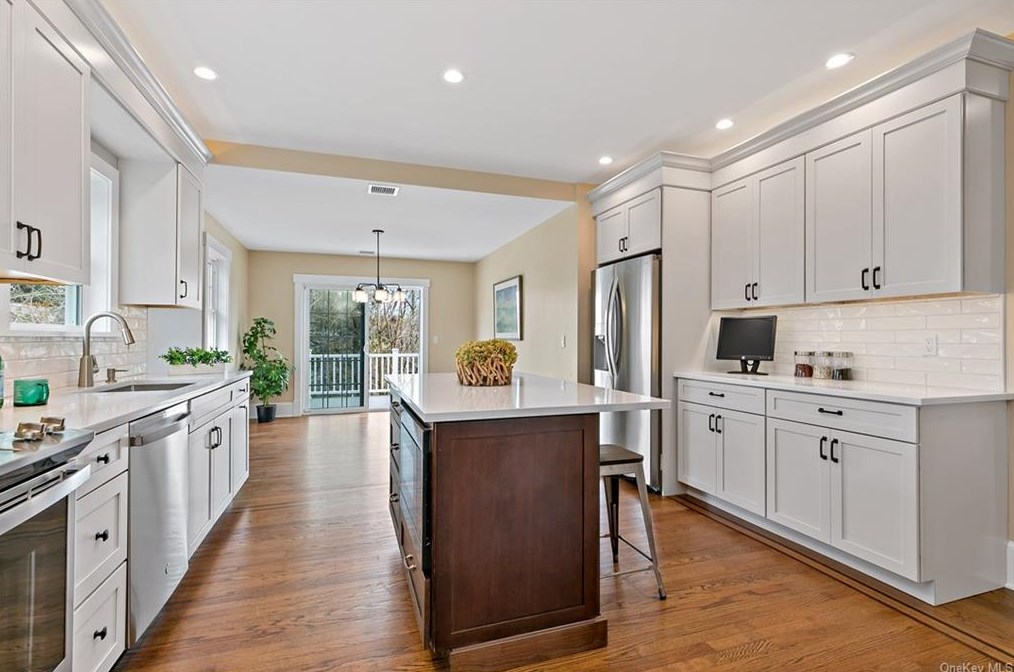 68 Grand St, Croton On Hudson NY  10520-2518 exterior
